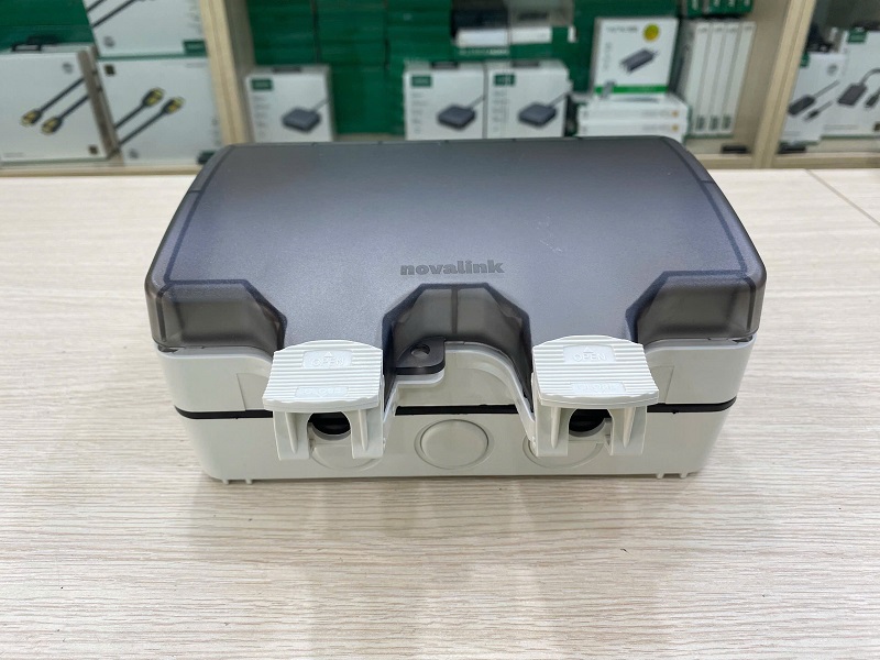 Hộp điện đôi ngoài trời chống nước IP66 Novalink NV-OW46, có công tắc